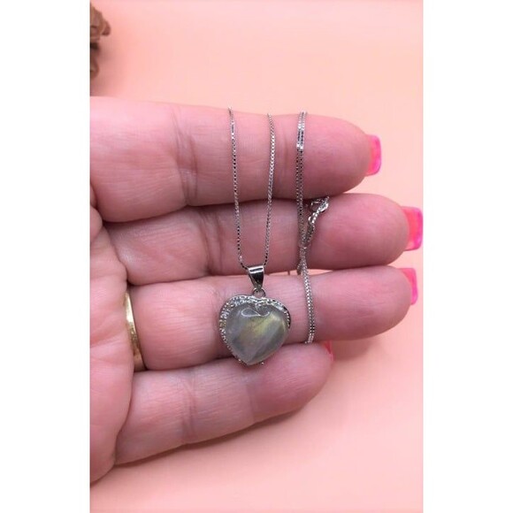 Beautiful Labradorite Heart Pendant on 18 inch Sterling Silver Chain - Picture 3 of 4
